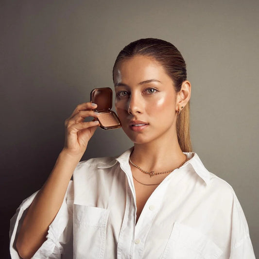 ATENEA - ILUMINADOR COMPACTO 1ST SCENE - Logra un Glow Natural y Radiante en Segundos