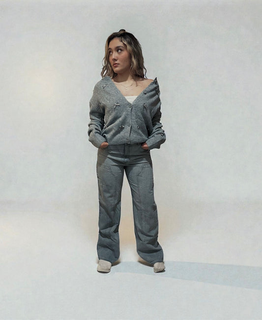 Cárdigan Gris Cuello en V – Estilo Cozy Elegante